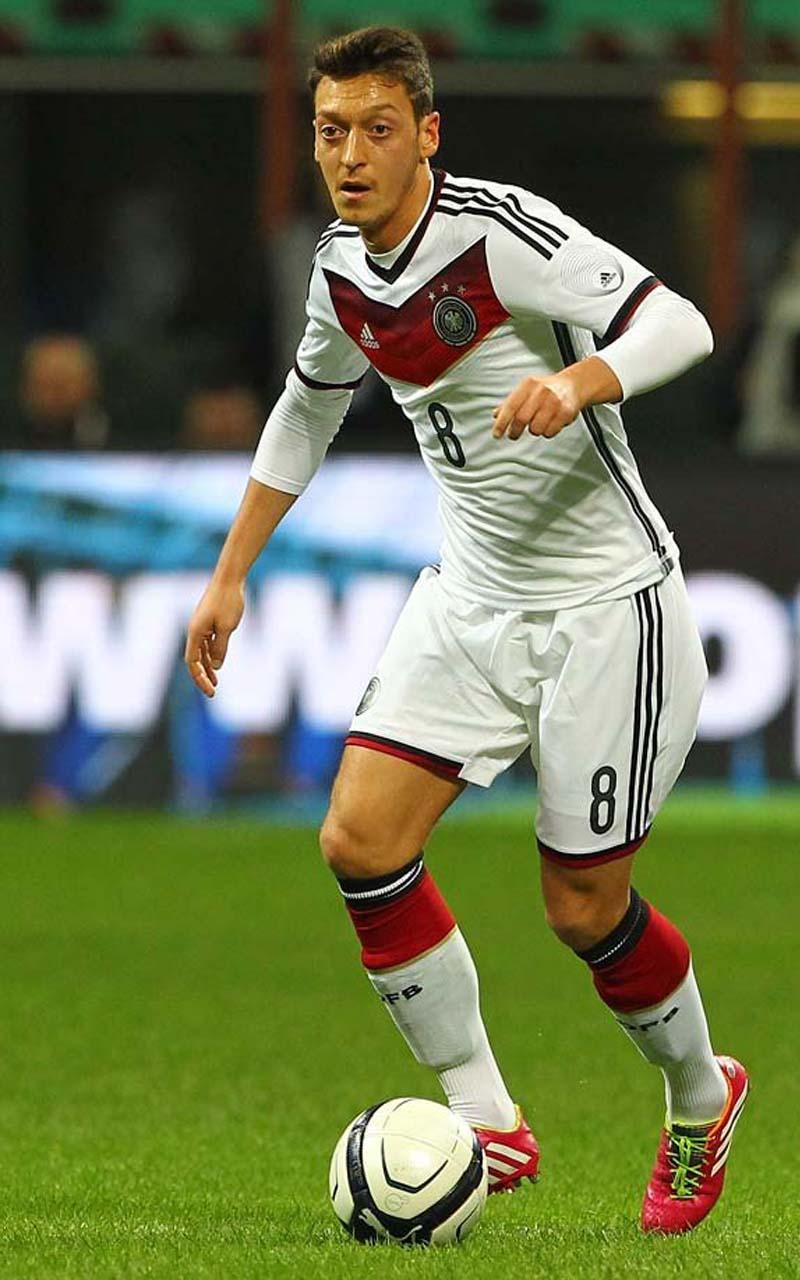 Mesut Ozil Puzzle Games2
